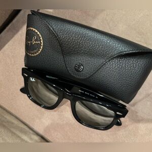 RB2140 Ray-Ban Wayfarer sunglasses EUC